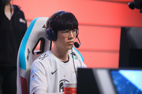 LPL新赛季变动揭秘：Bin替补文波加盟IG与AL教练团队大调整